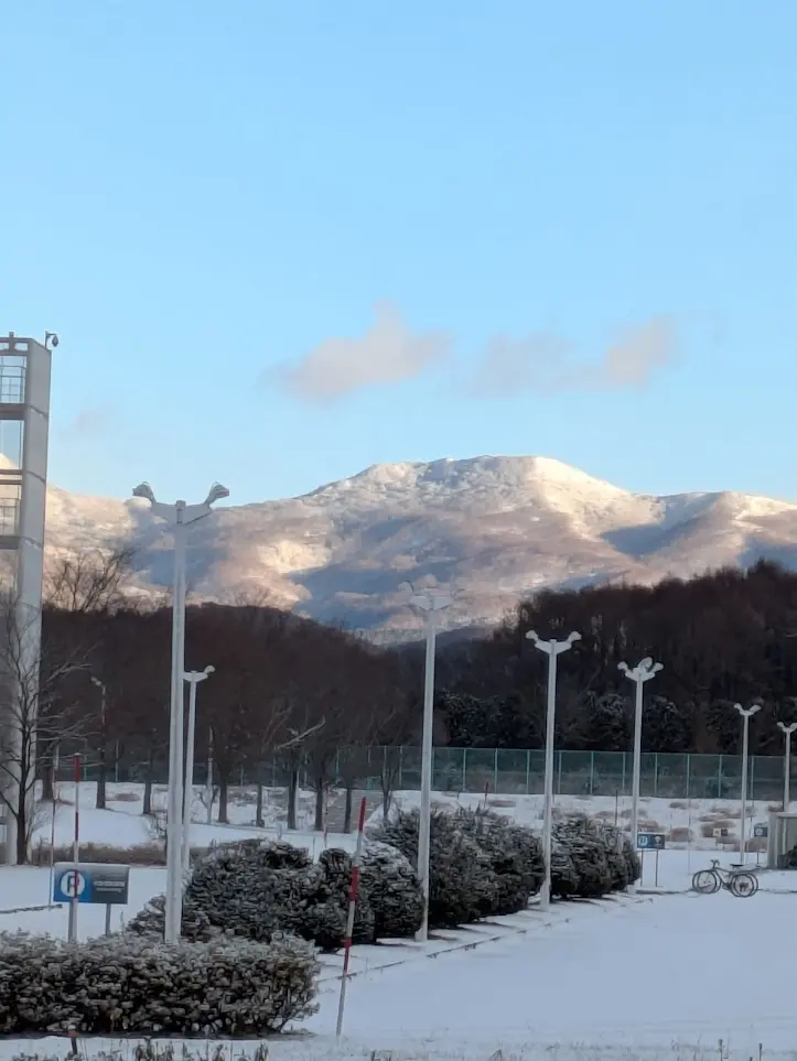 未来大駐車場から見た山の風景。